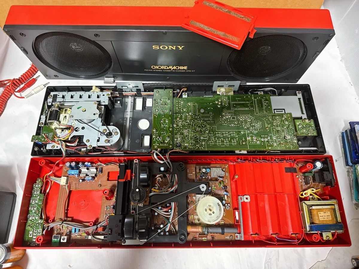 SONY CFS-C7 Red CHORD MACHINE FM/AM Stereo Radio Cassette Player
