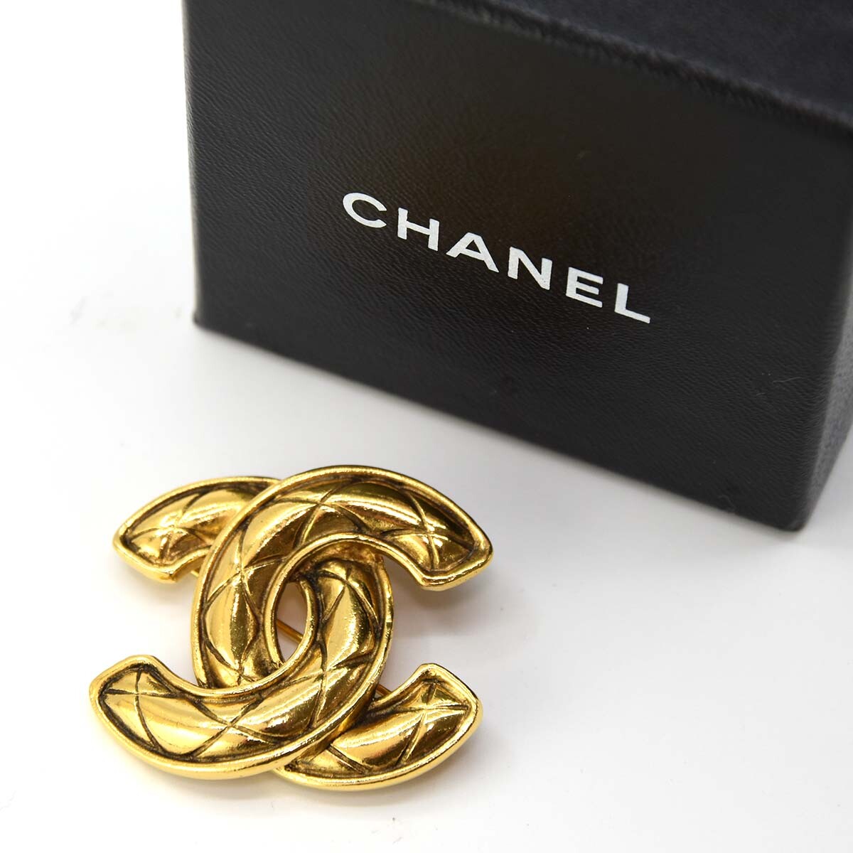 CHANEL pin brooch CC logo gold color metal height 3.2 width 3.9cm