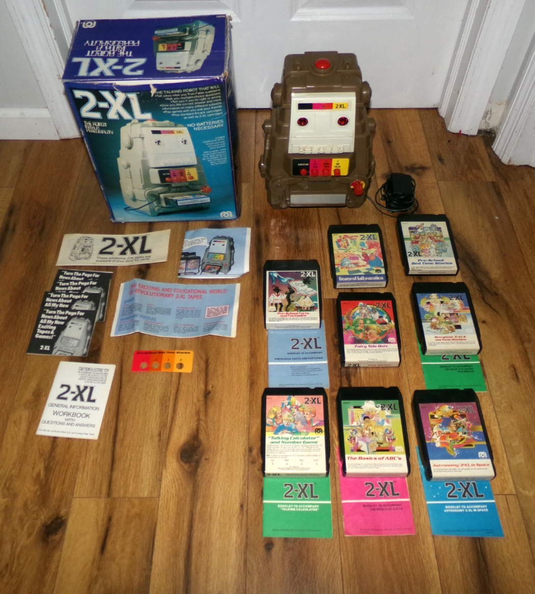 READ** Vintage 1978 Mego Corp 2-XL Robot With 8 8-Track Tapes in