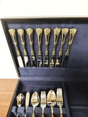 42 Pieces Royal Albert OLD COUNTRY ROSES Service for 8 Flatware