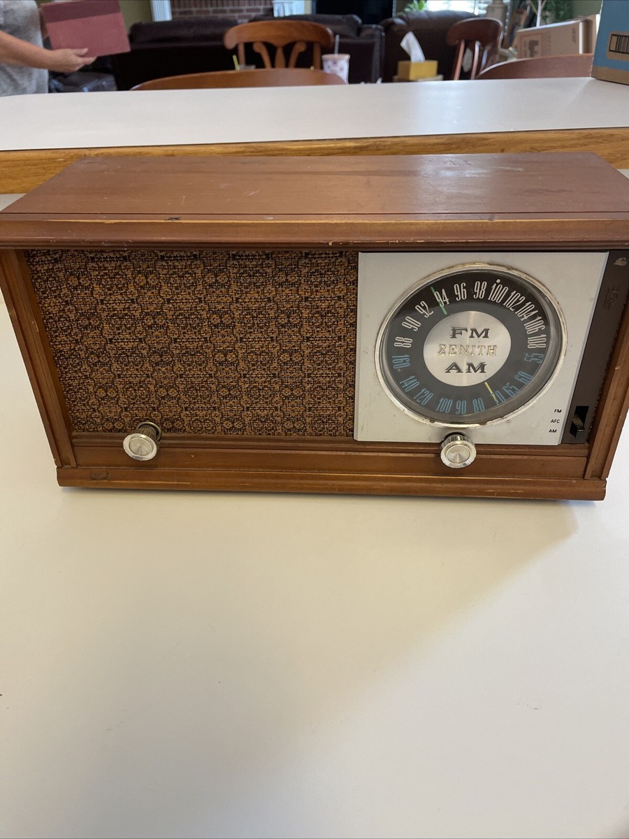 Rare Vintage 1959 Zenith Wooden AM/FM Tube Radio 2-2479 X323