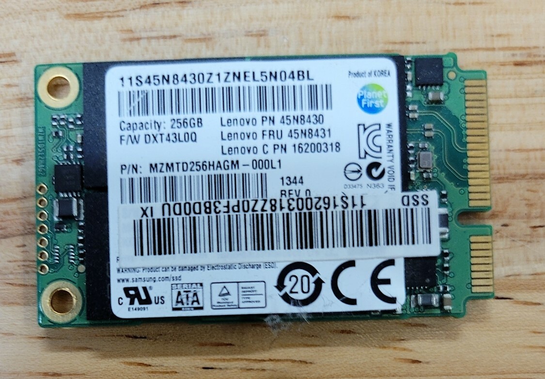 Lenovo [45N8430] 256GB 6Gb/S 1.8