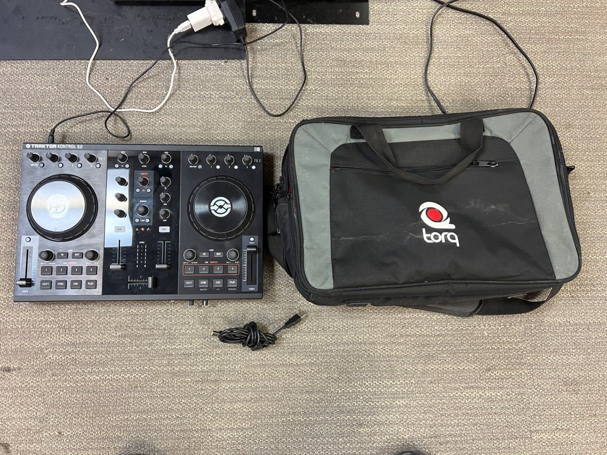 Native Instruments TRAKTOR KONTROL S2 MK1 DJ Controller With Case