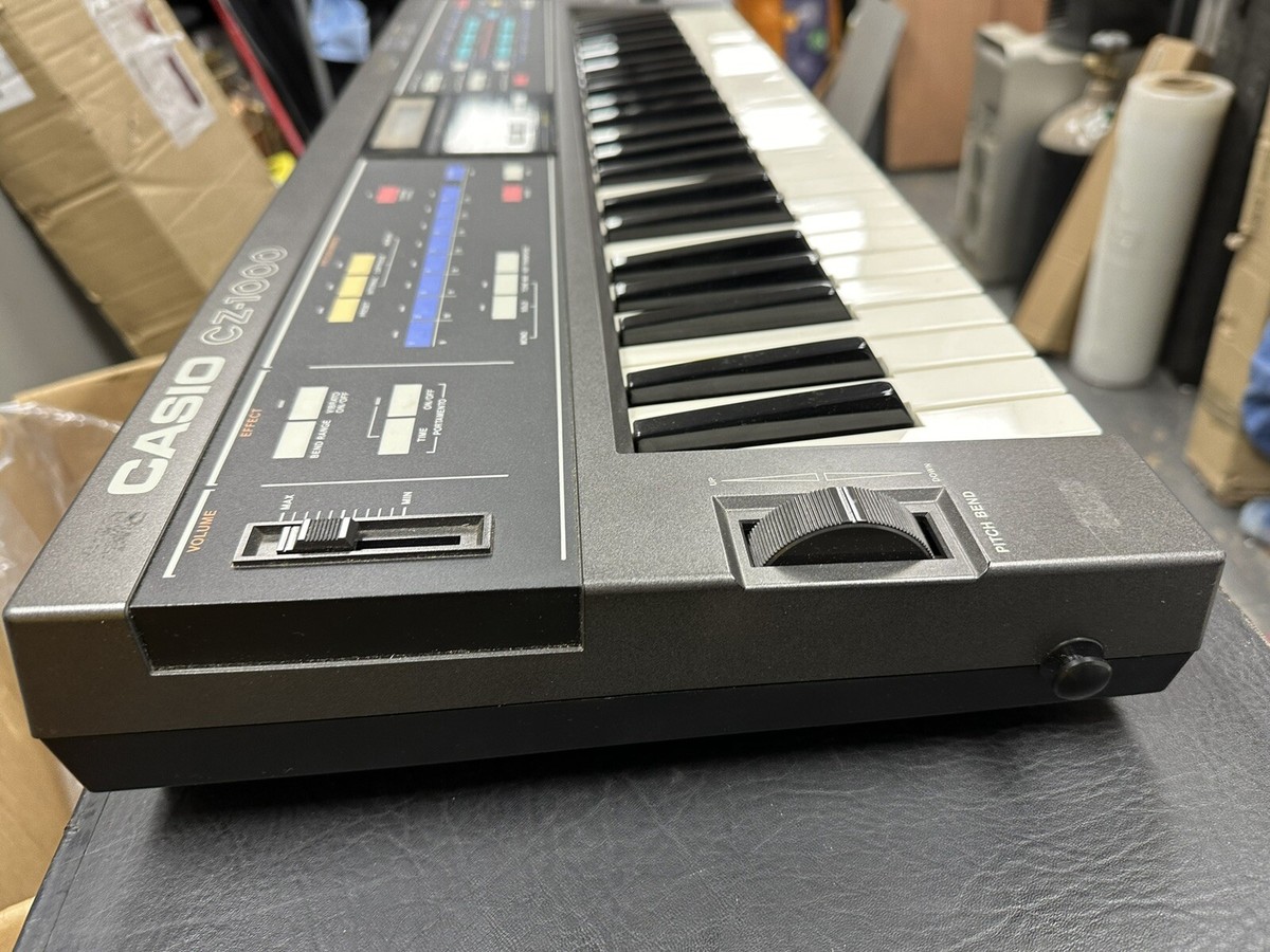 casio cz-1000 vintage sythesizer with NO ISSUES and wood vintage