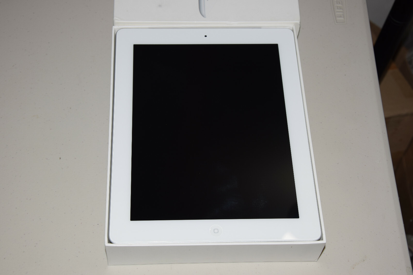 Apple iPad 2 2nd Gen 64GB MC984LL/A Wi-Fi + 3G Cellular GSM