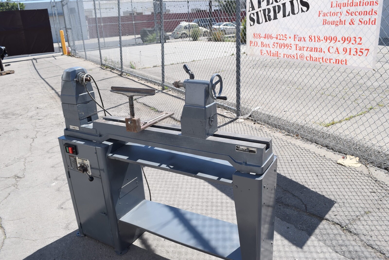 Delta Variable Speed Wood 4 Speed Lathe Model 46-541S W/Toolholder