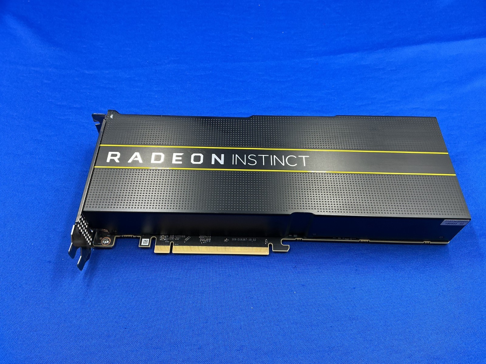 AMD Instinct MI50 32GB HBM2 PCIe 4.0 x16 Professional Graphics