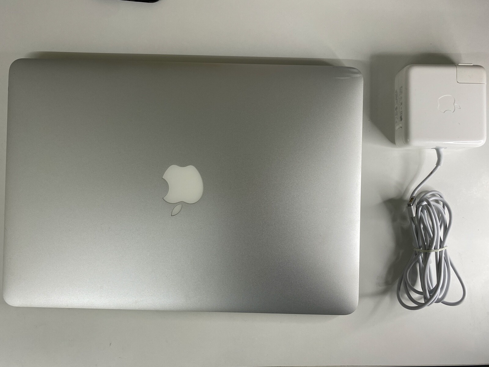 Apple MacBook Air A1466 i5 1.8 GHz 128GB SSD 13