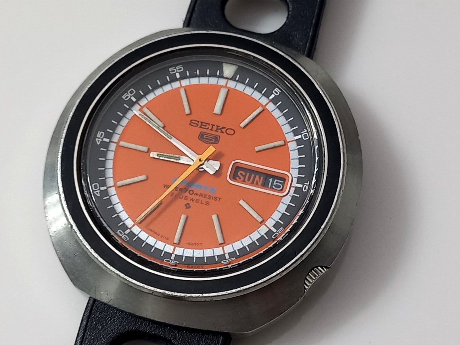 1970'S SEIKO 5 SPORTS 6119-6400 UFO DIVER'S WATER 70M RESIST