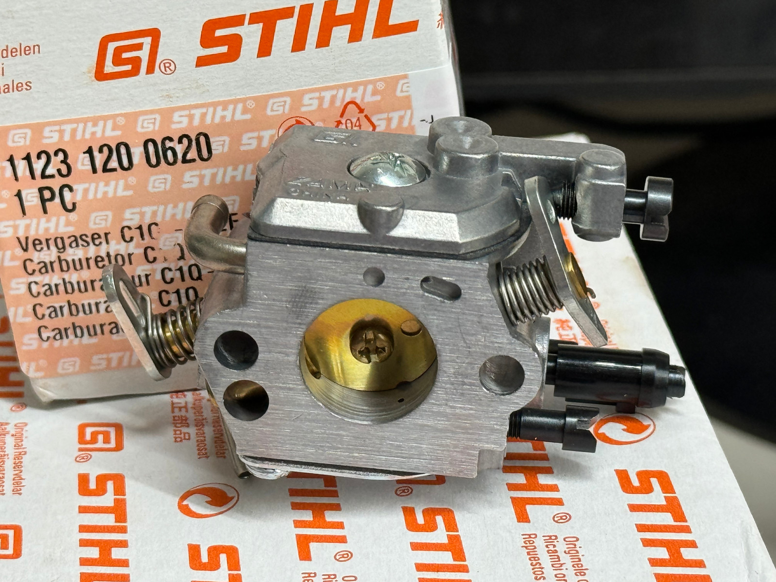 STIHL OEM ZAMA CARBURETOR 1123 120 0620 C1Q-S92E MS250 C-BE MS230