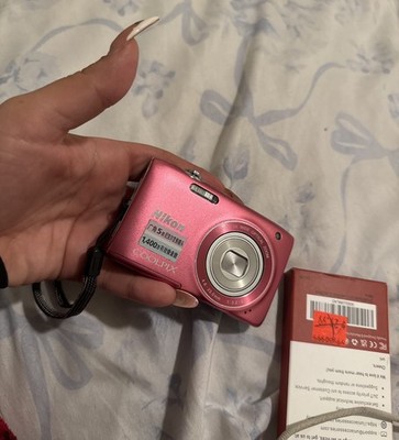 Nikon COOLPIX S220 Digital Camera 10.0MP 3x Optical Zoom CCD Auto