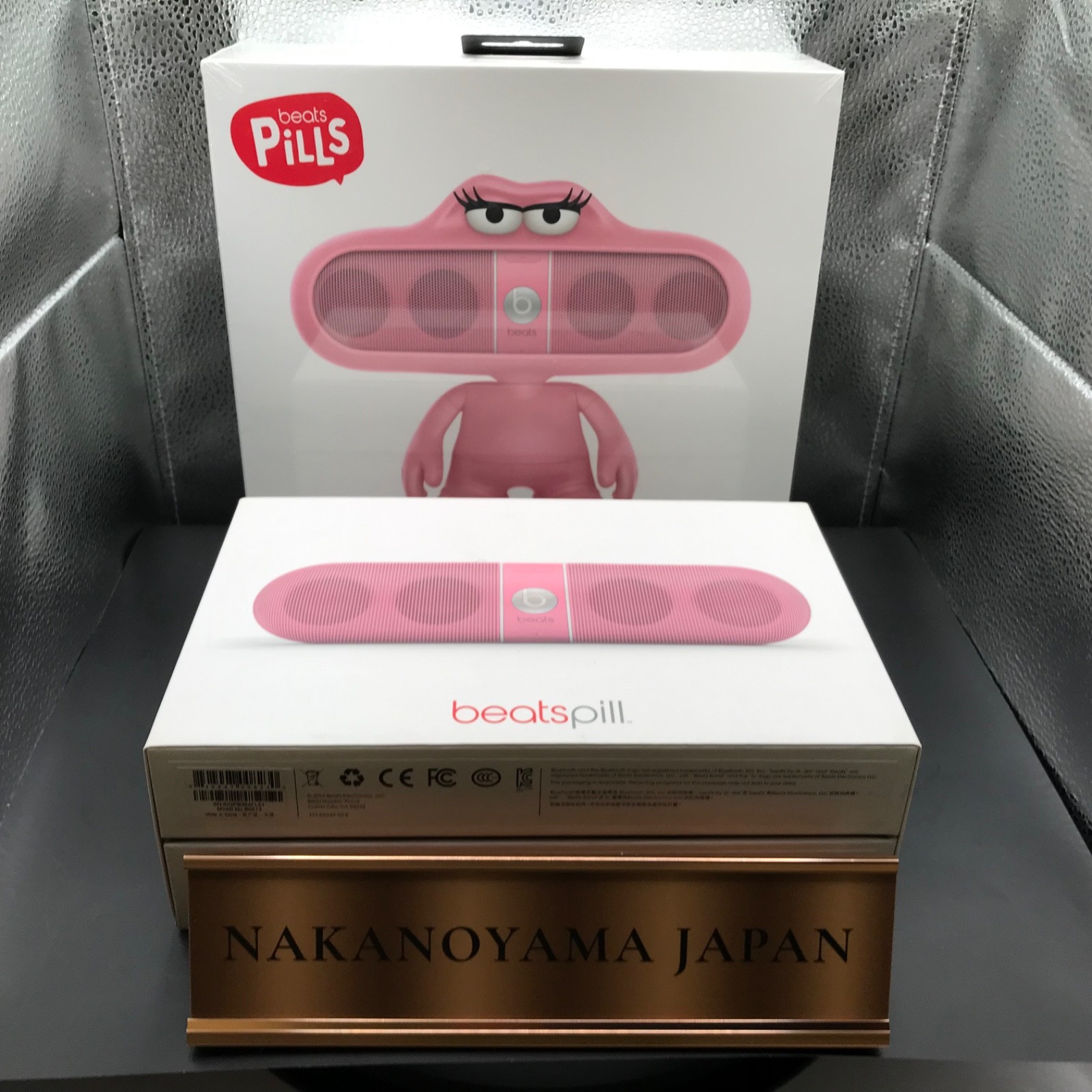 Authentic Beats By DR Dre. Pill Bluetooth Speaker dude holder Dude