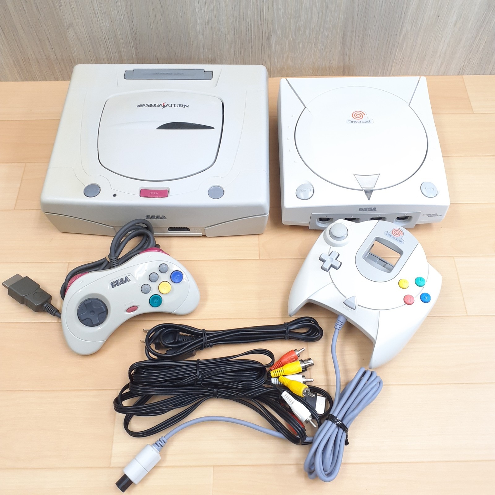 LOT Sega Saturn & Dreamcast console & controller Japanese * US