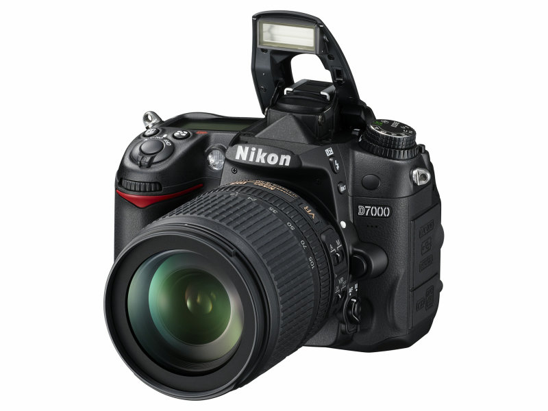 ニコン、D90とD300Sの中間的なデジタル一眼レフ新機種「Nikon D7000