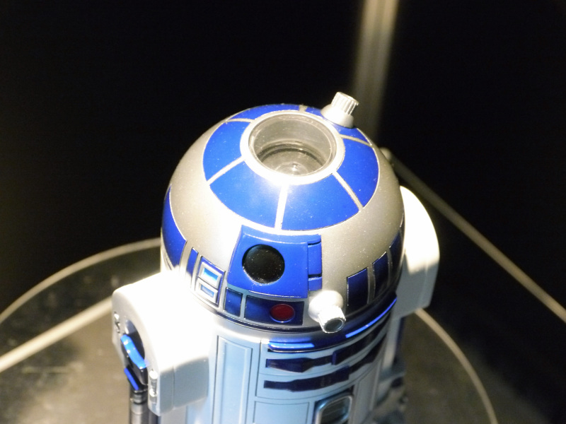 デス・スターを投影するR2-D2型ホームプラネタリウム「ホームスター R2