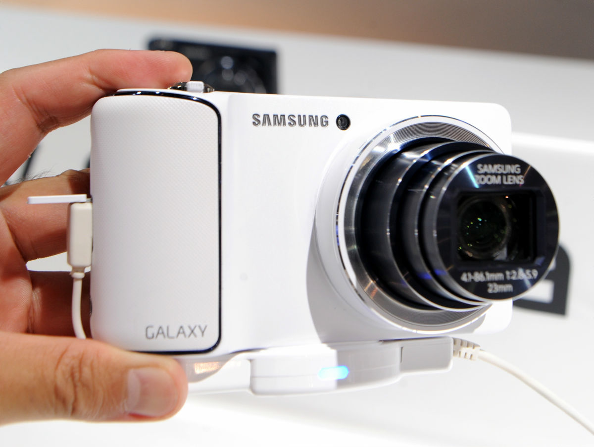 4G対応の21倍ズームAndroidデジカメ「GALAXY Camera」実機レビュー