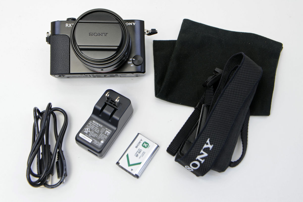 手のひらサイズのボディにフルサイズセンサーを搭載したソニーの