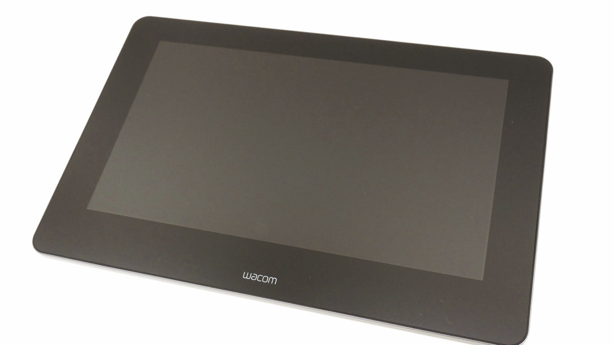 従来比で4倍の精度と8192レベルの筆圧を持つ「Wacom Pro Pen 2」を使っ