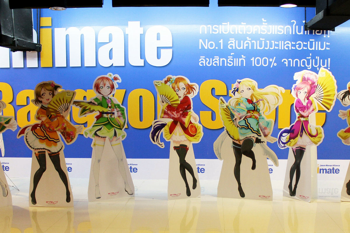 聖地巡礼で賑わう沼津にて「ラブライブ！サンシャイン!!」のマンホール