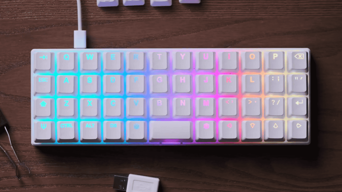 コンパクト＆直交配列でキー割り当ての変更やマウスコントロールにも