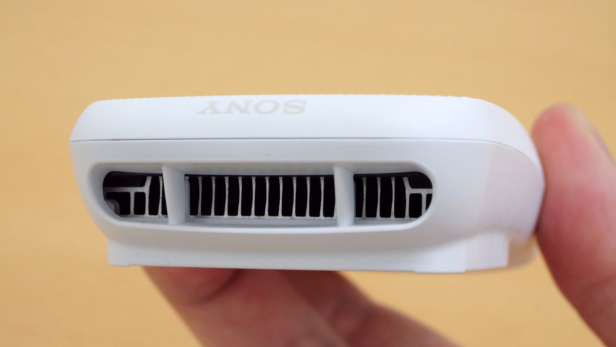 冷たい金属で肌を直接冷やすソニー製温度調整デバイス「REON POCKET 5