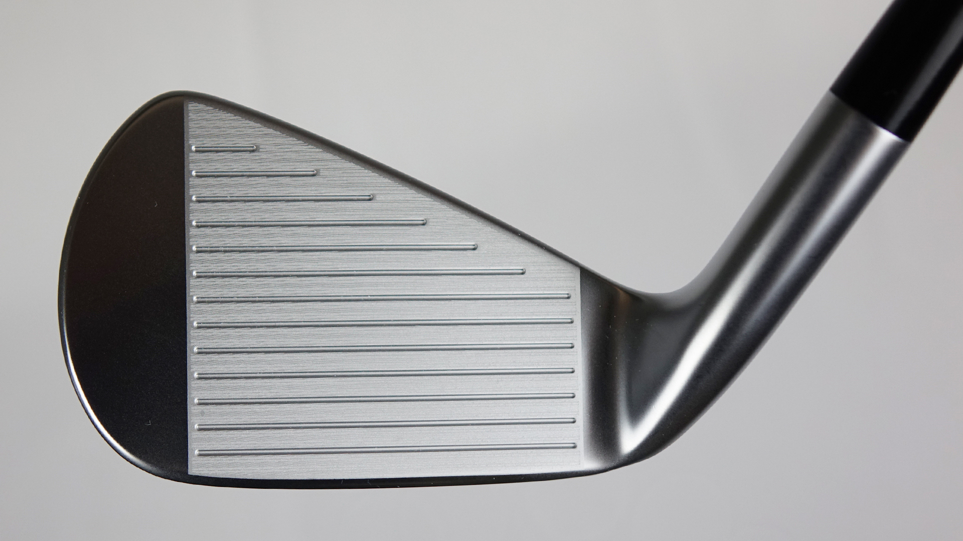 スリクソン ZXi5 アイアンを筒康博が試打「国内女子のど真ん中アイアン