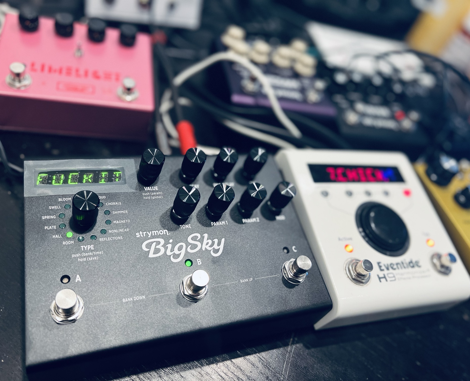 NPD Strymon BigSky Midnight Edition : r/guitarpedals