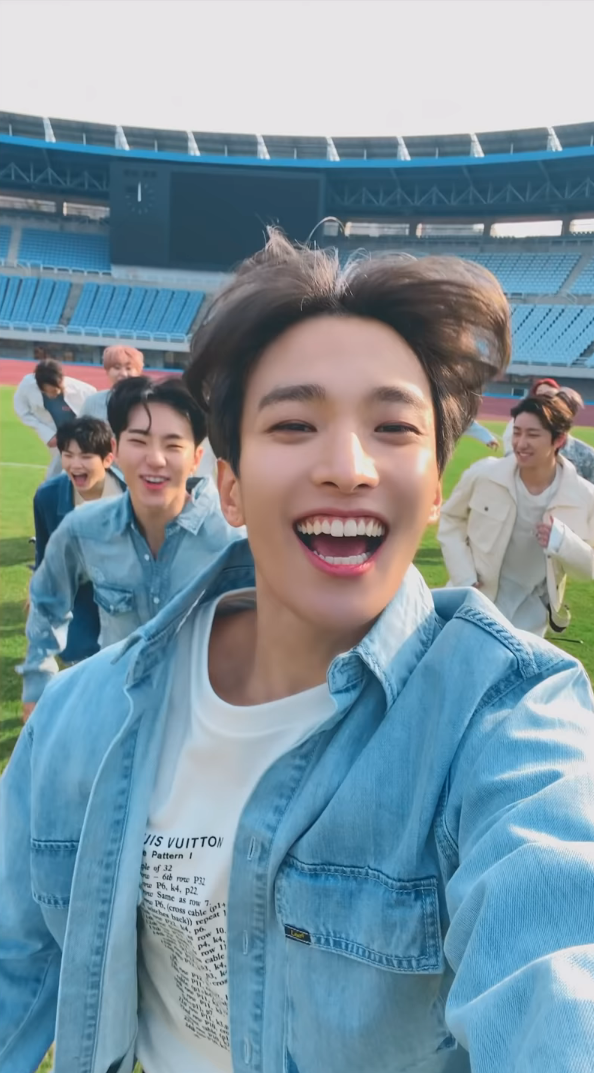 Seventeen ドギョム」のアイデア 15 件 | seventeen ドギョム, セルカ