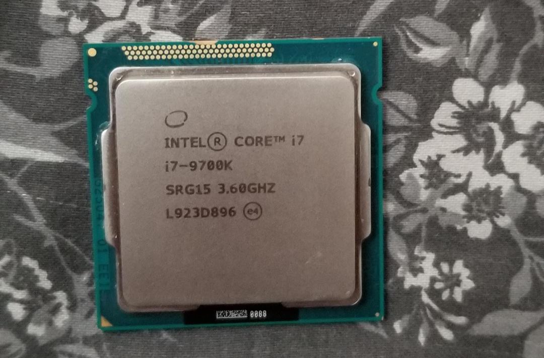 17 9700k LGA 1151 SOCKET Z390. (I bought between a processor and