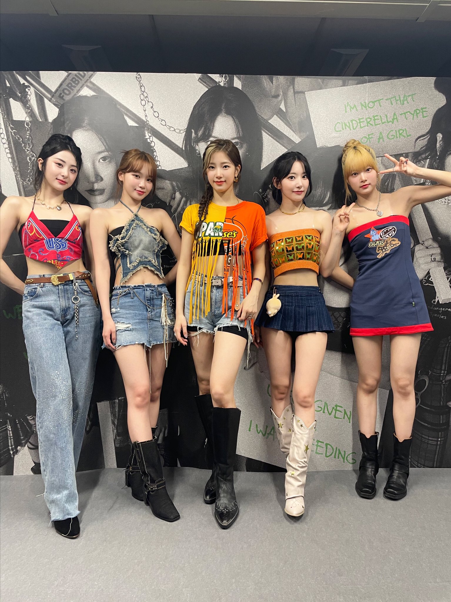 230826 LE SSERAFIM Japan Twitter Update - @ Odaiba Adventure King