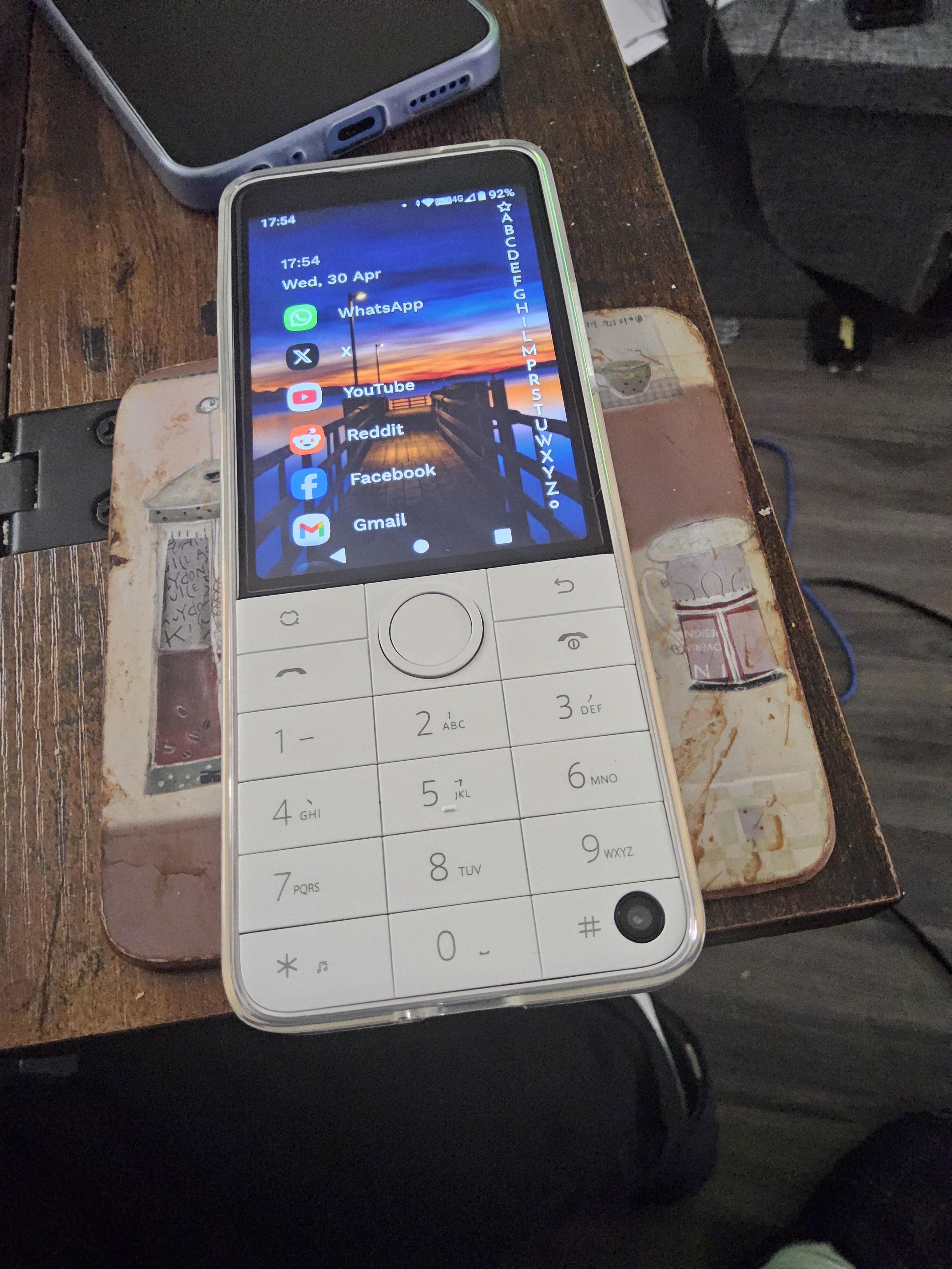 Xiaomi Qin F22 Pro が届いた！ : r/dumbphones