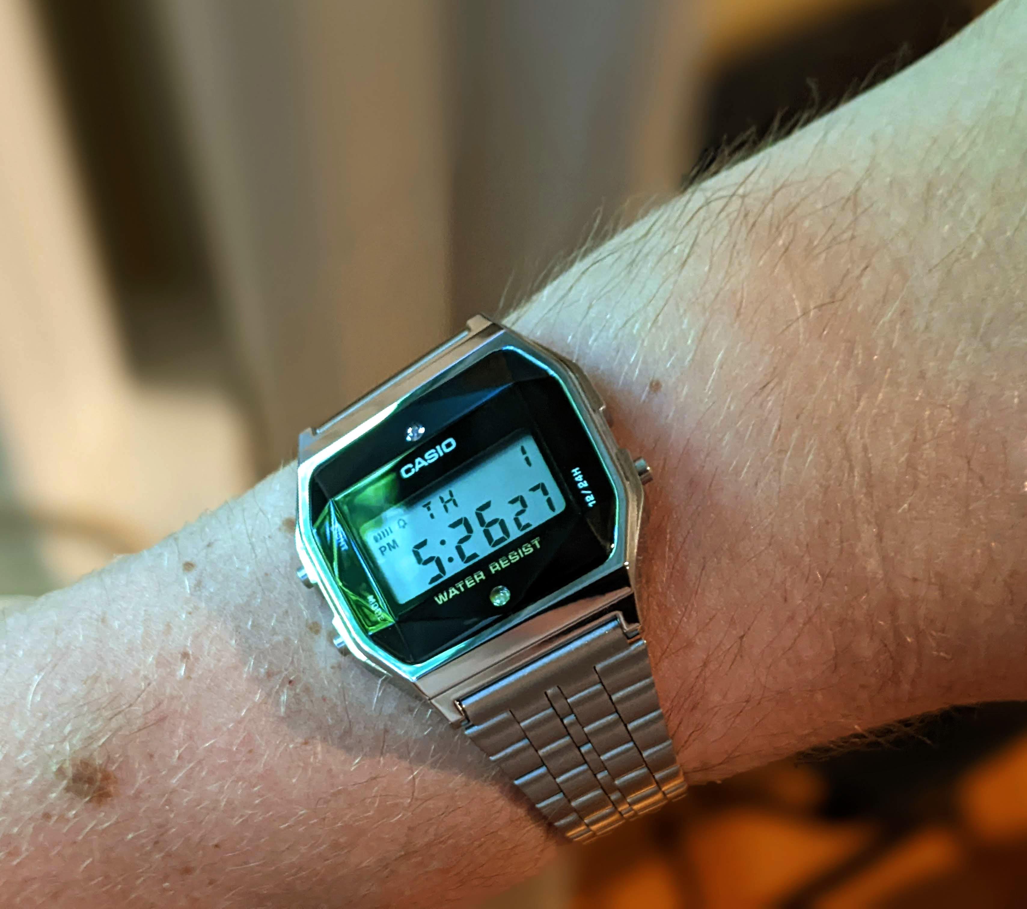 Casio] A159WAD-1D、つまり、「お前の時計にはダイヤがいくつあるんだ