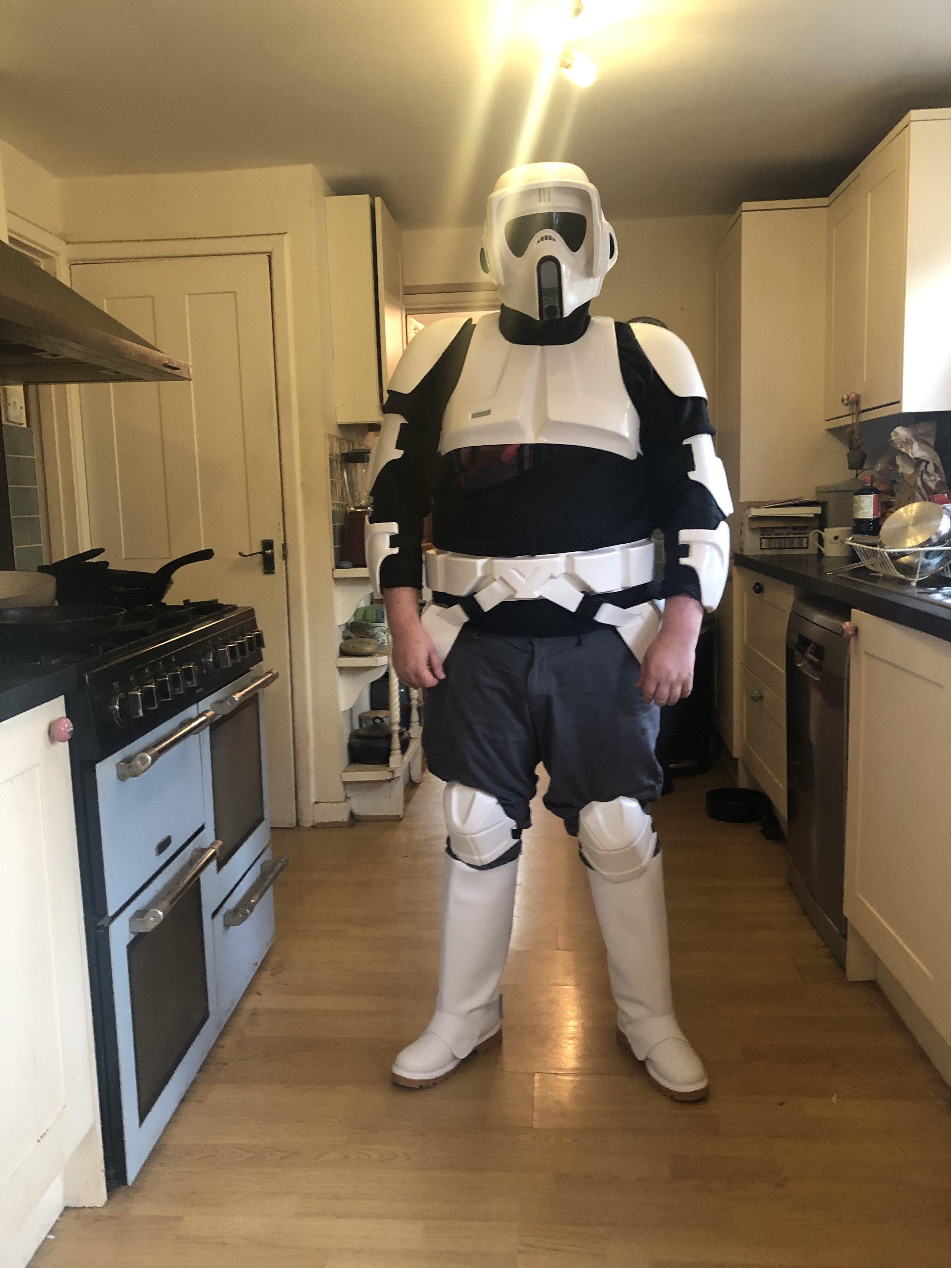 現在の映画版スカウトトルーパーのコスチュームの状況。501部隊の承認