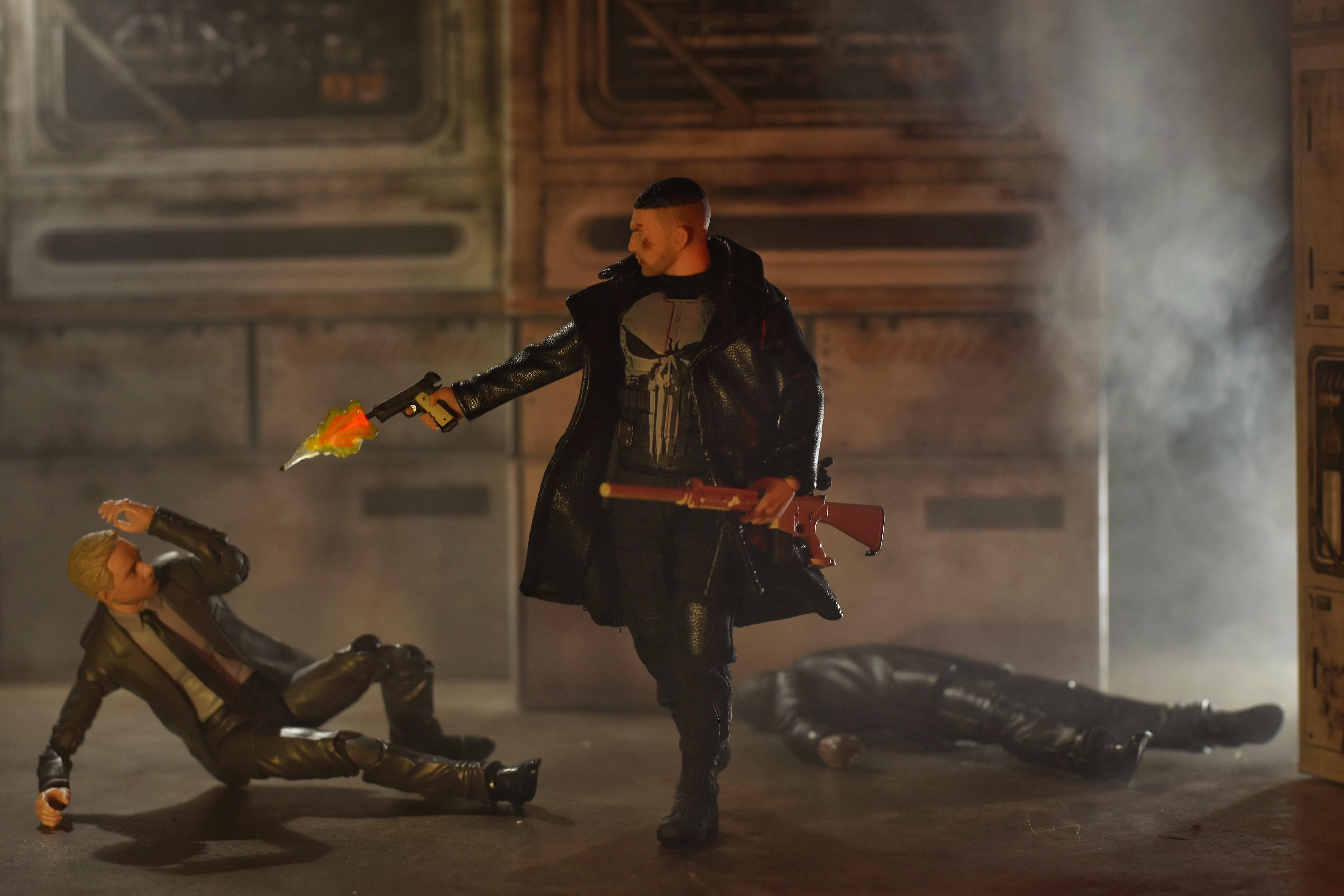 MezcoのNetflixパニッシャー、届いたよ。肘が二重関節じゃないのは