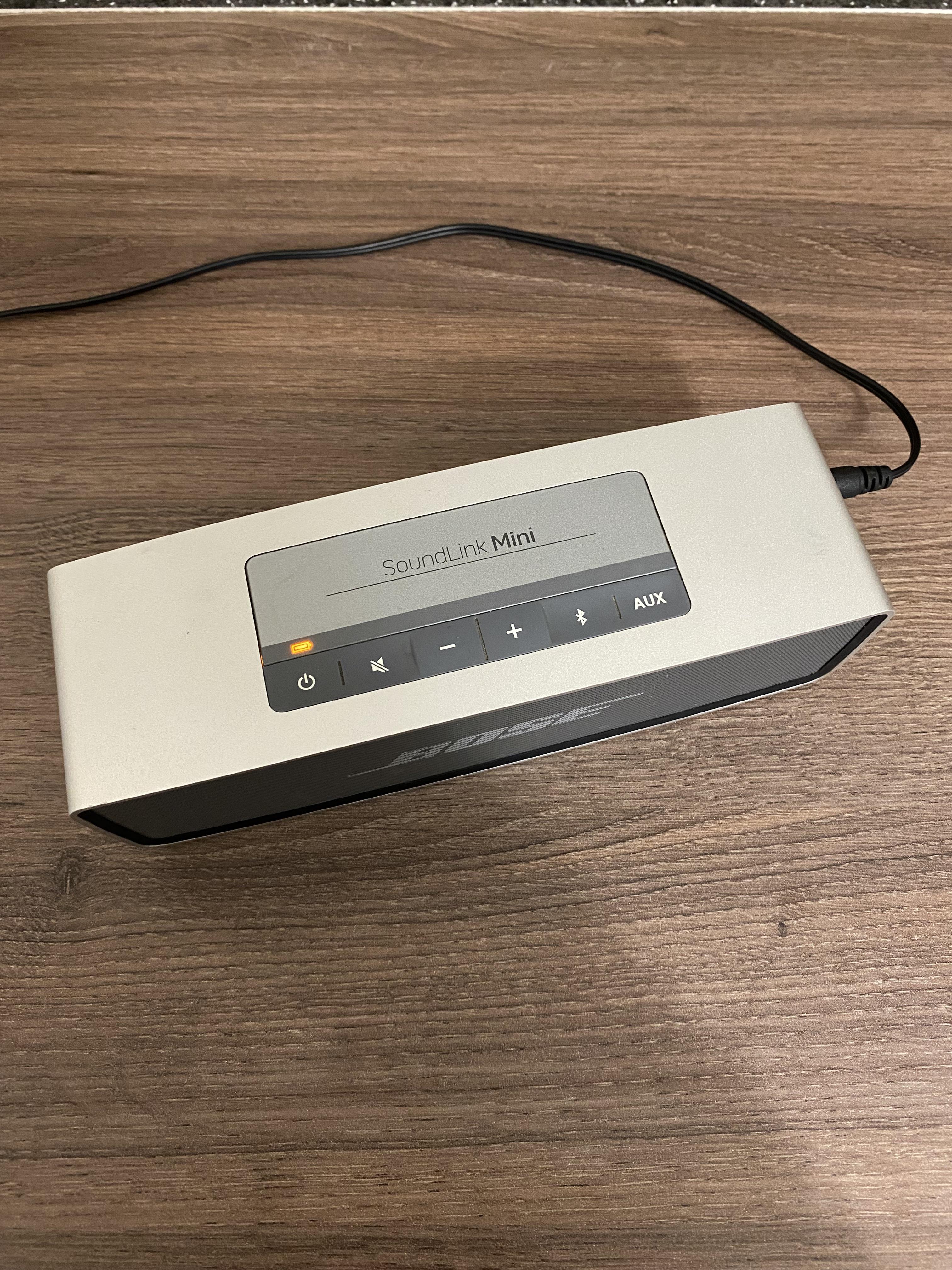 Bose Soundlink Mini 1 が充電できず、音声も再生されません。何か解決