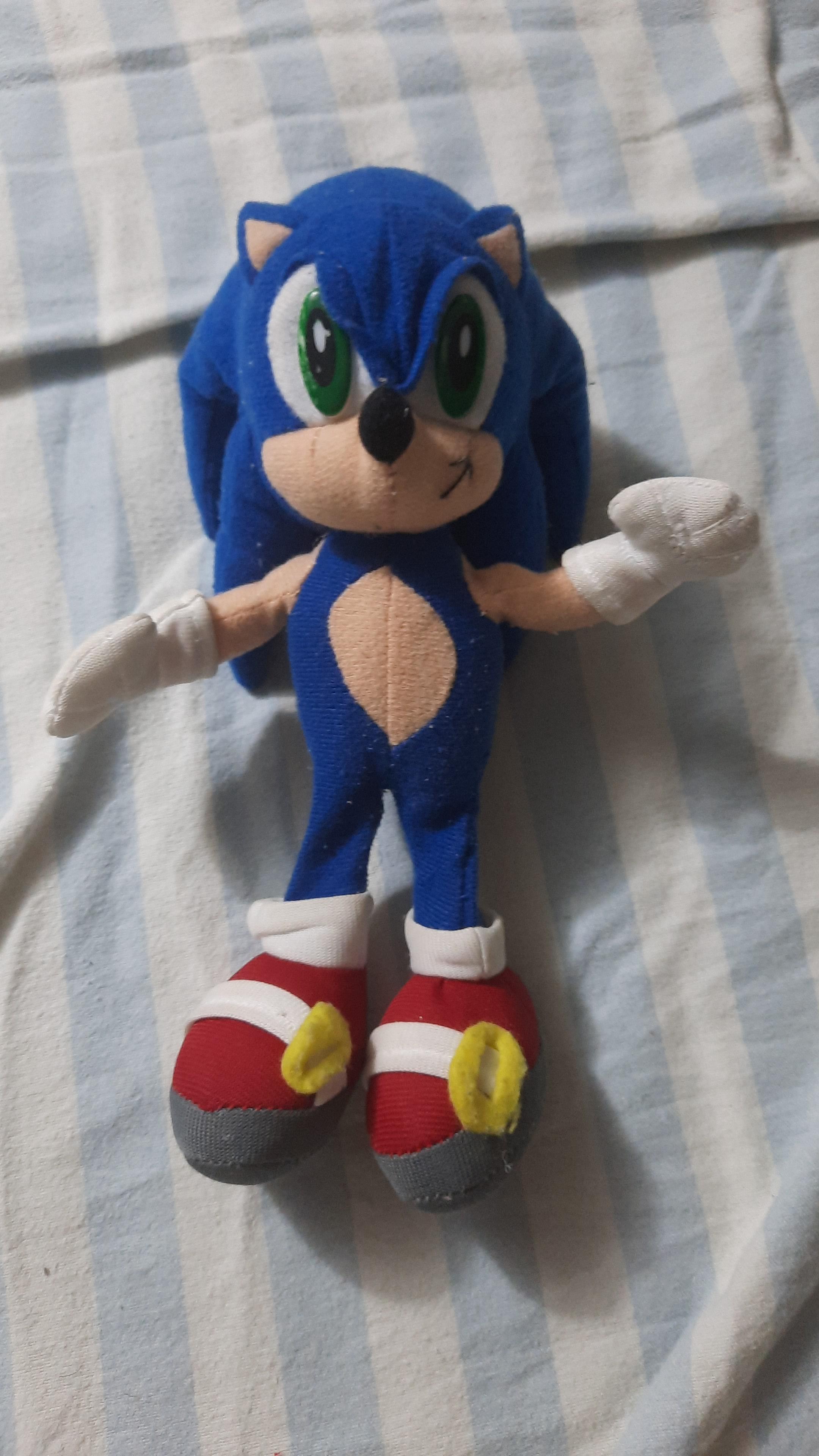 これは、ずいぶん前に買った珍しいソニックXのぬいぐるみだよ。 : r