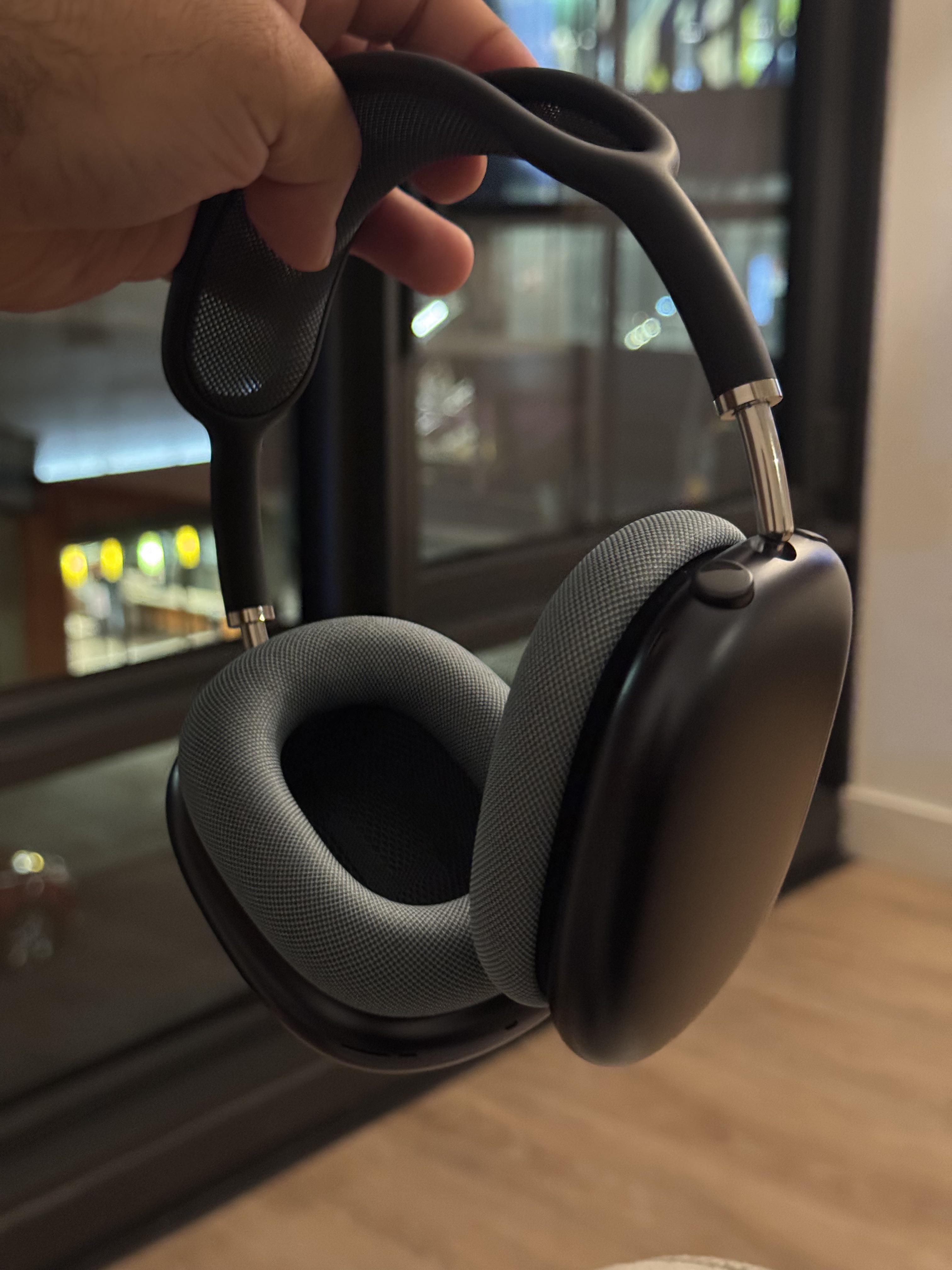 New midnight with blue cups : r/Airpodsmax