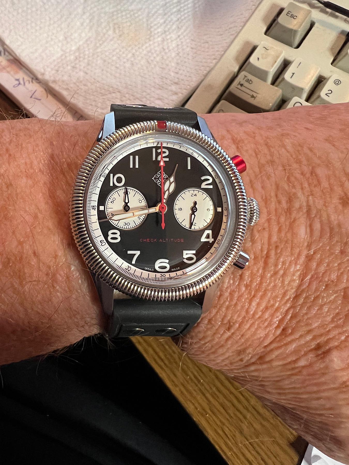 ☆IXDAO Pilot Series☆⌚ Here's a live shot of the blue dial