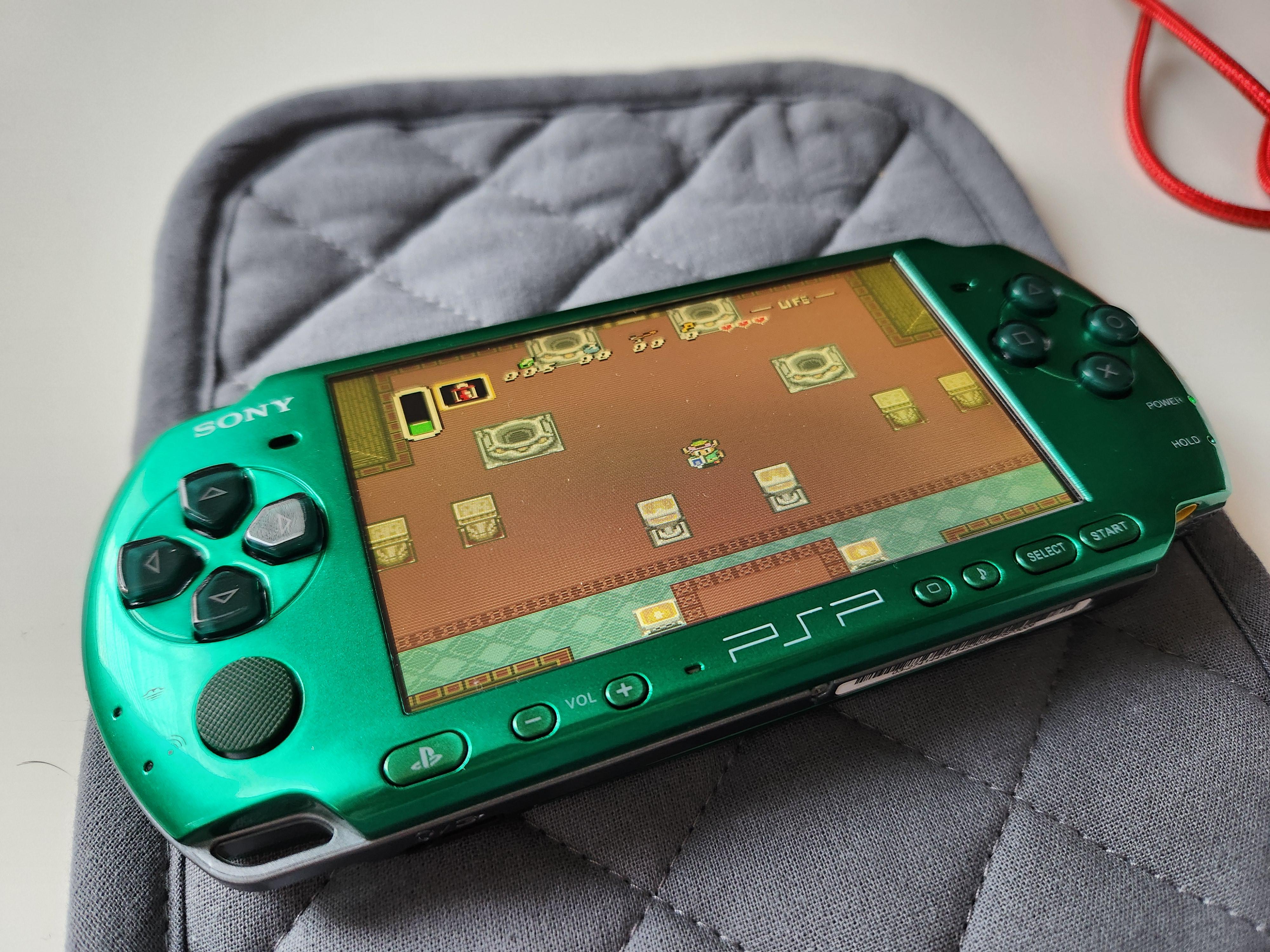 何年もやってなかったんだけど、気合の入ったグリーンのPSPを手に入れ