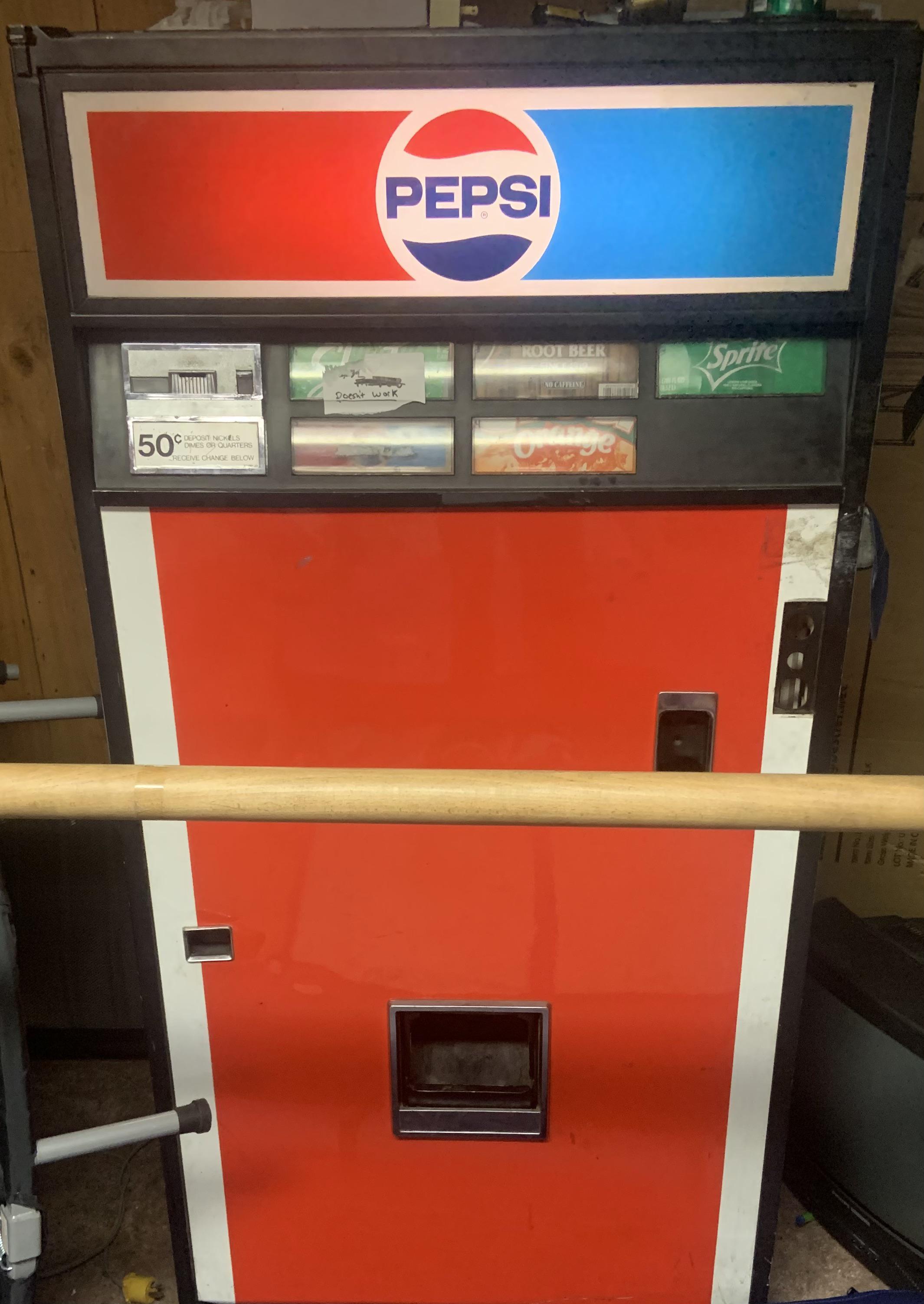 80年代のペプシの自販機。名前の通りだってのは分かってるよ : r/nostalgia