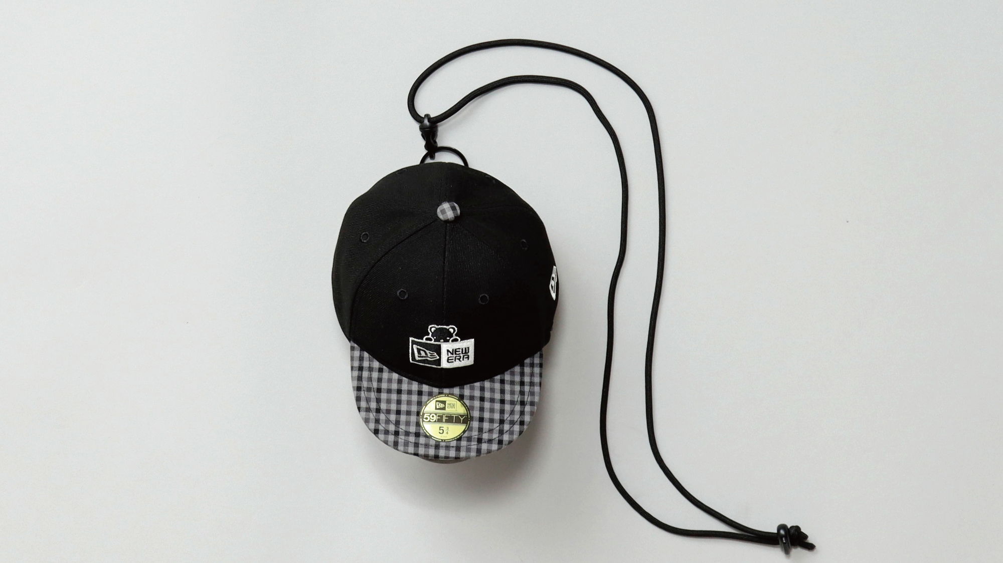 NEW ERA® コラボ第3弾 クマちゃんのコラボロゴが初登場！ | ファミリア