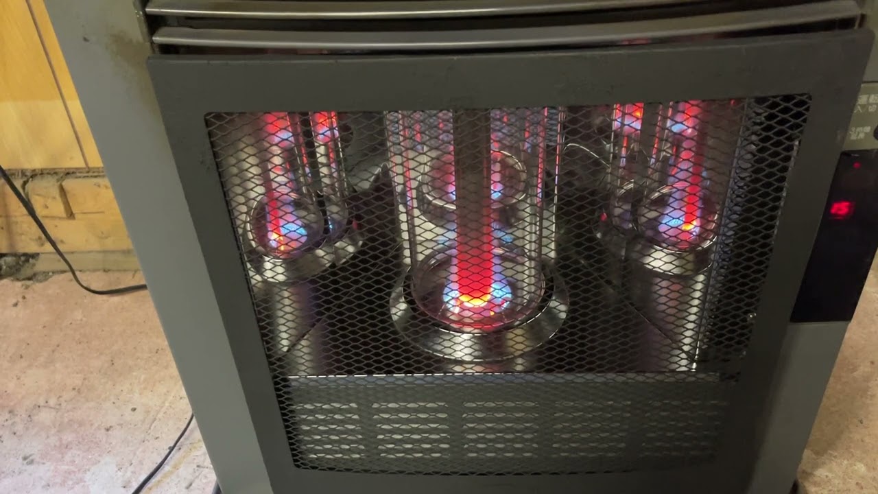 フレアヒーター】サンヨーの石油ストーブ OFH-Z253 点火の様子 - YouTube