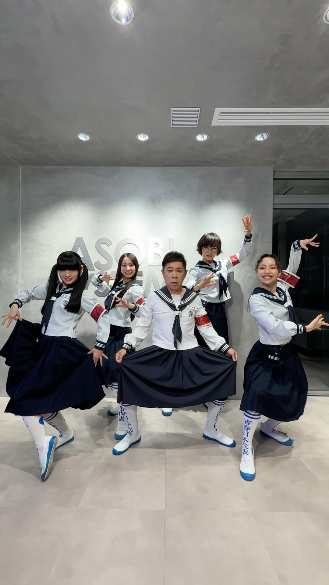 ATARASHII GAKKO! - 新しい学校のリーダーズ - YouTube