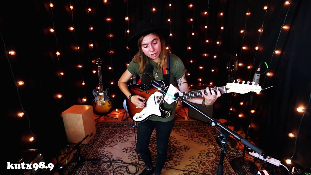 Julien Baker - Funeral Pyre (ACL Fest Pop-Up Session) - YouTube