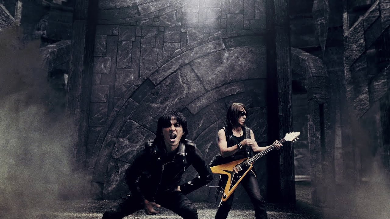 B'z / 有頂天 - YouTube