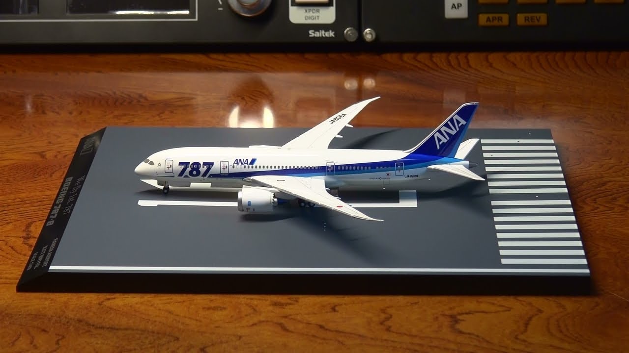全日空商事】1:400 787-8 JA806A 787ロゴ付き国際線仕様機 主翼地上