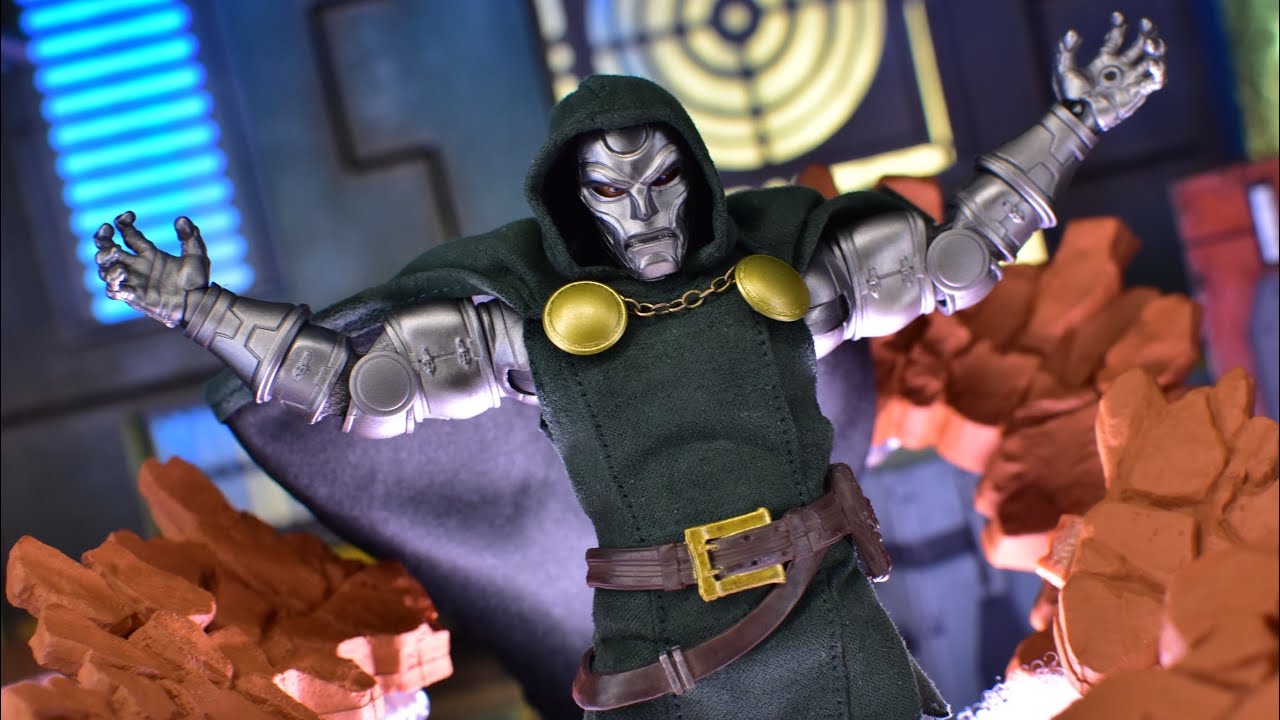 Mezco ONE:12 Collective Dr. DOOM - YouTube