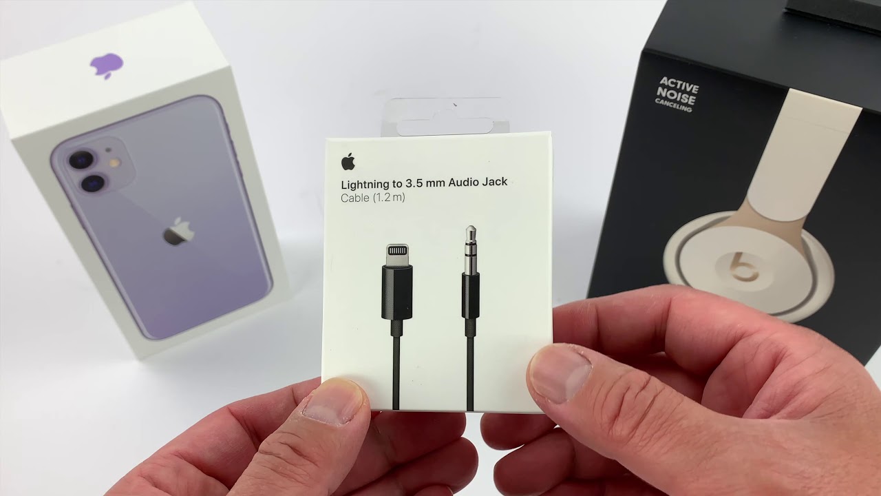 AirPods Max Lightning to 3.5mm Audio Cable by Apple - YouTube