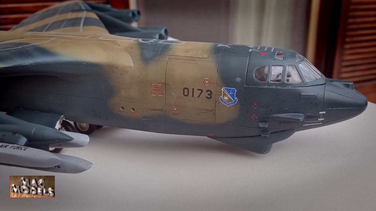 ITALERI B-52 1:72 - YouTube