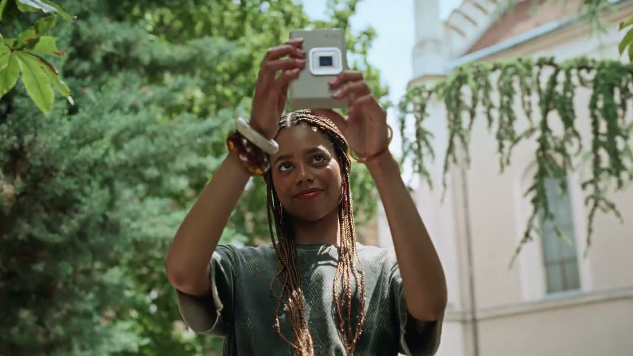 チェキ” instax mini LiPlay +™ | FUJIFILM